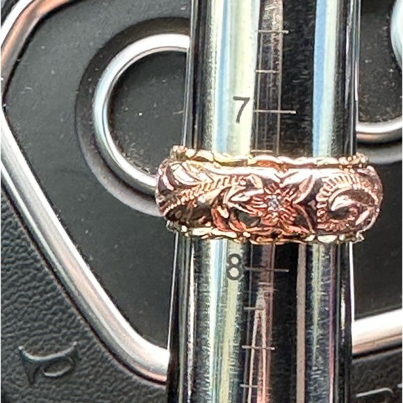 911. Hawaiian Heirloom Plumeria Wedding Band Rose & Yellow Gold w/Cubic Zirconia - Picture 7 of 10